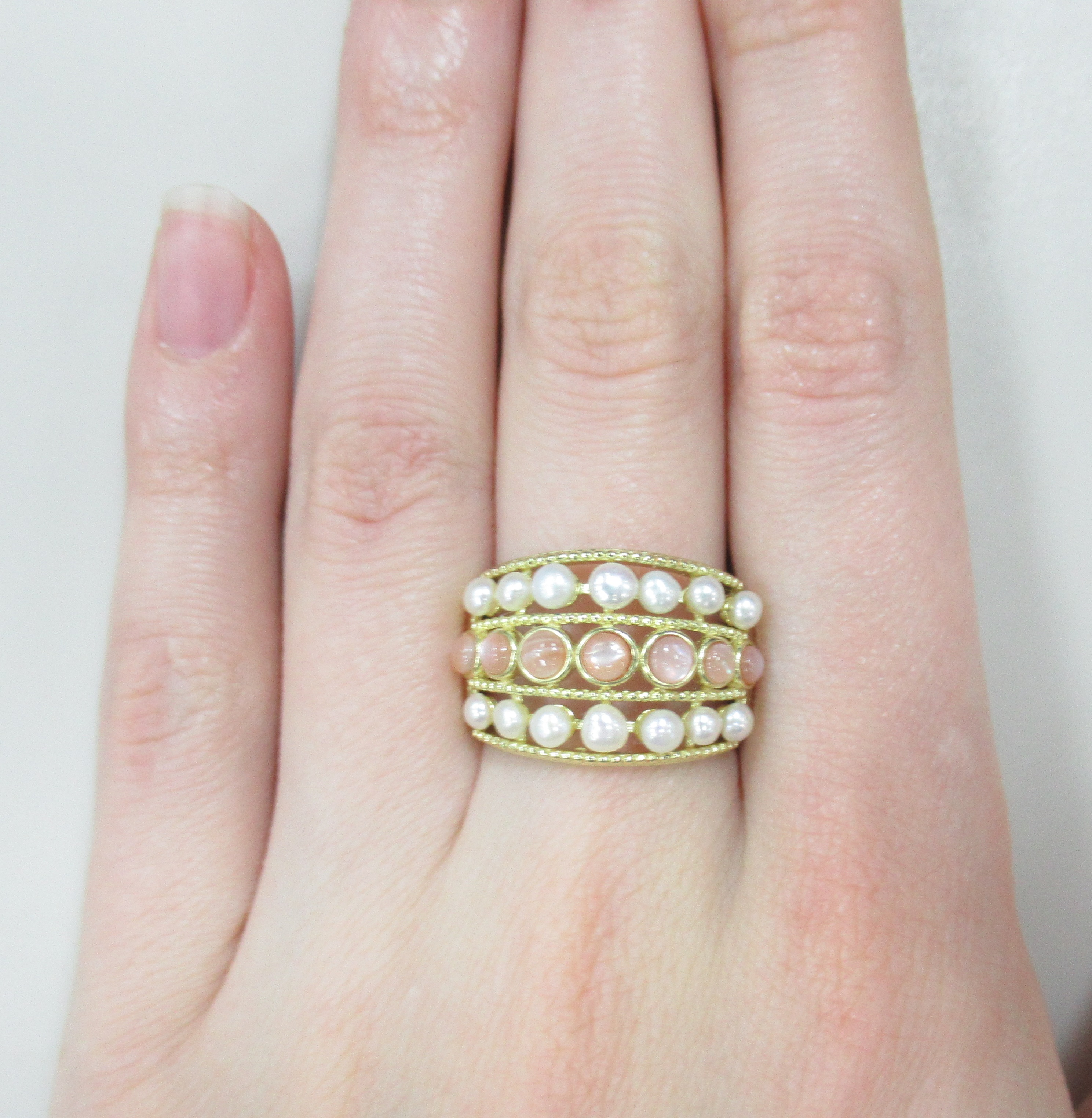 Серебряное кольцо с перламутром и жемчугом